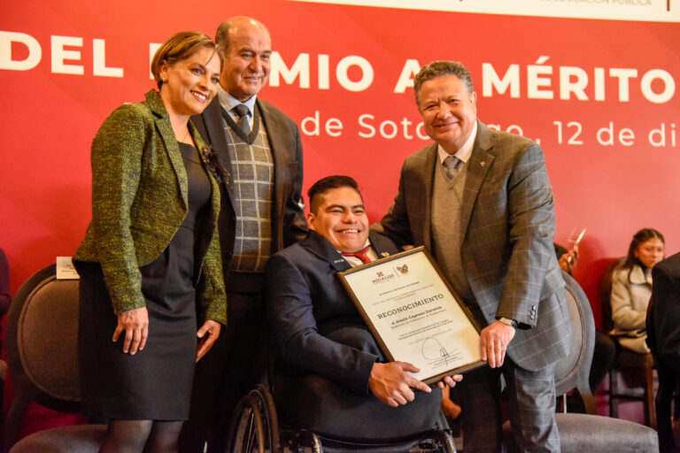 12_Diciembre_2023_Gobernador_Premio al Mérito Deportivo _LG-14