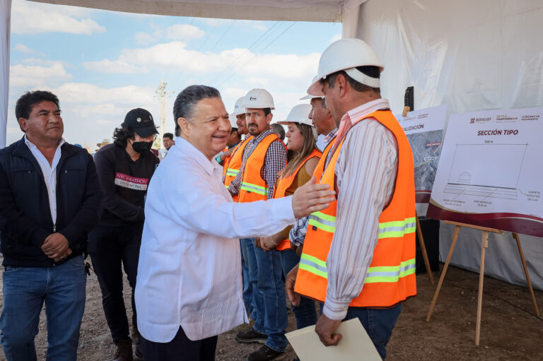 23_ENERO_2024_GOBERNADOR_Rutas de la transformación_reconstrucción carretera San José Atlán_HUICHAPAN-32