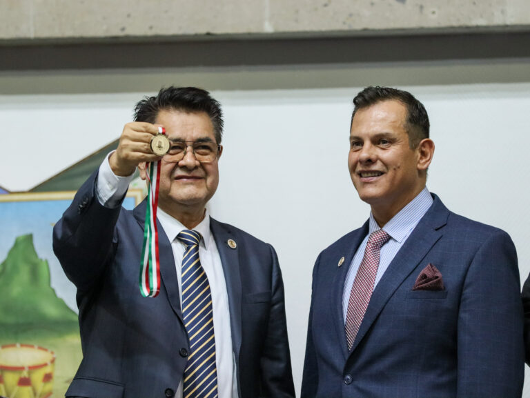 10_Junio_2024_SEGOBH_Entrega medalla Pedro María Anaya a ArmandoPeñafiel Gomez_LG-17
