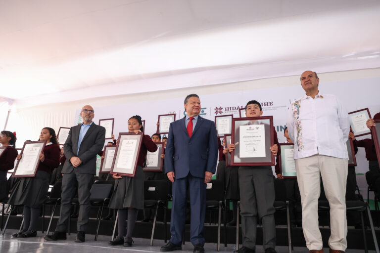 Copia de 12_Jul_2024_Gobernador_Premiación Olimpiada del Conocimiento -25