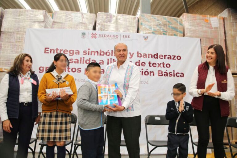 12_Agosot_2024_SEPH_Entrega libros educación básica.jpg