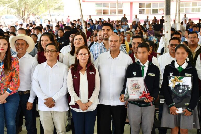 27_AGOSTO_2024_SEPH_ENTREGA UTILES Y LIBROS (2)