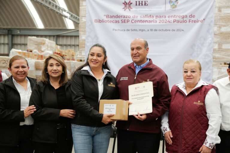 Banderazo de salida para la entrega de bibliotecas SEP Centenaria, colección Paulo Freire en Hidalgo4