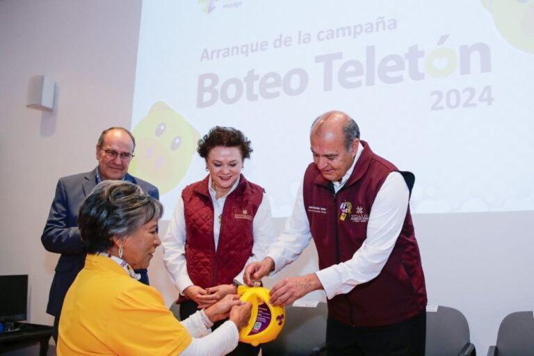 FOTO 17 OCTUBRE 2024_SEPH_Comunidad educativa se suma a boteo Teletón 2024 (1)