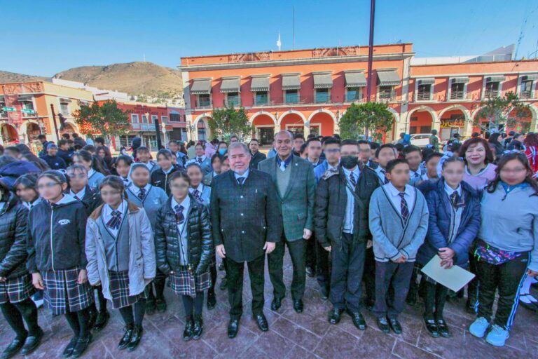 FOTO 02 DICIEMBRE 2024_Izamiento de bandera y lunes cívico en Plaza Juárez (1)