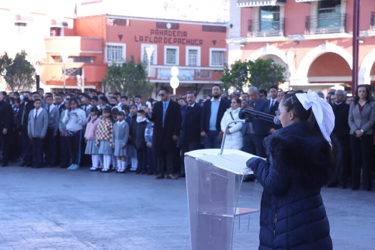 FOTO 02 DICIEMBRE 2024_Izamiento de bandera y lunes cívico en Plaza Juárez (3)