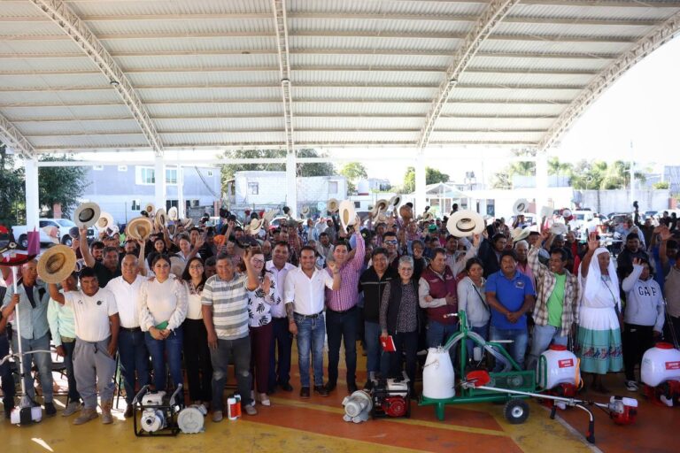 FOTO 05 DICIEMBRE 2024_AGRICULTURA_ENTREGA DE APOYOS