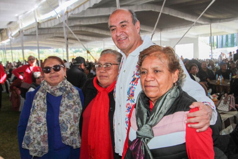 FOTO 10 DICIEMBRE 2024_SEPH_Reconocimiento a docentes jubilados de la región de Ixmiquilpan (1)