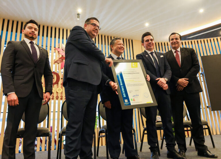 30_ENERO_2025_GOBERNADOR_ENTREGA DE CERTIFICADO ANTICORUPCIÓN 8