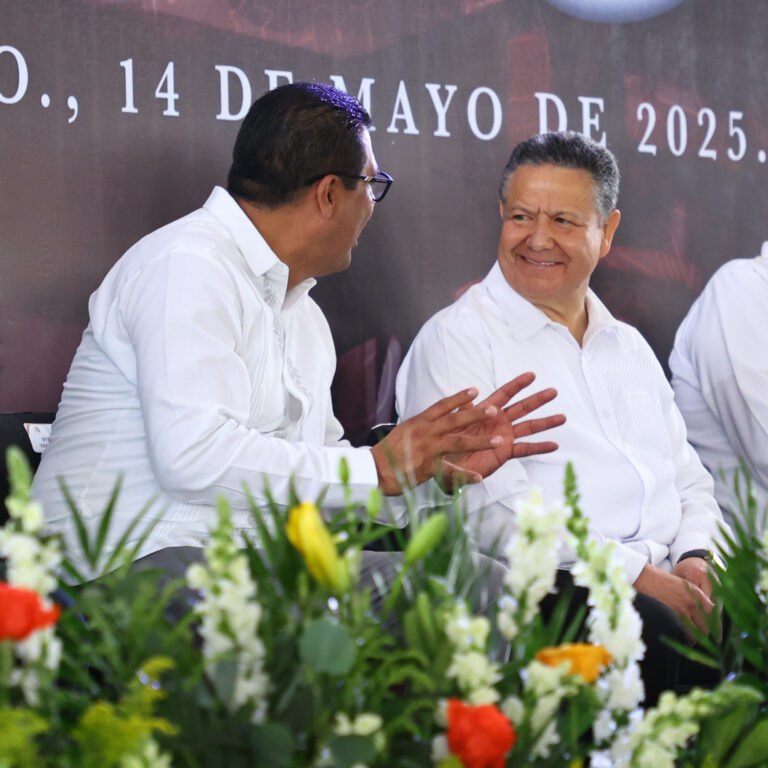 140525 Gobernador Día del Maestro -03