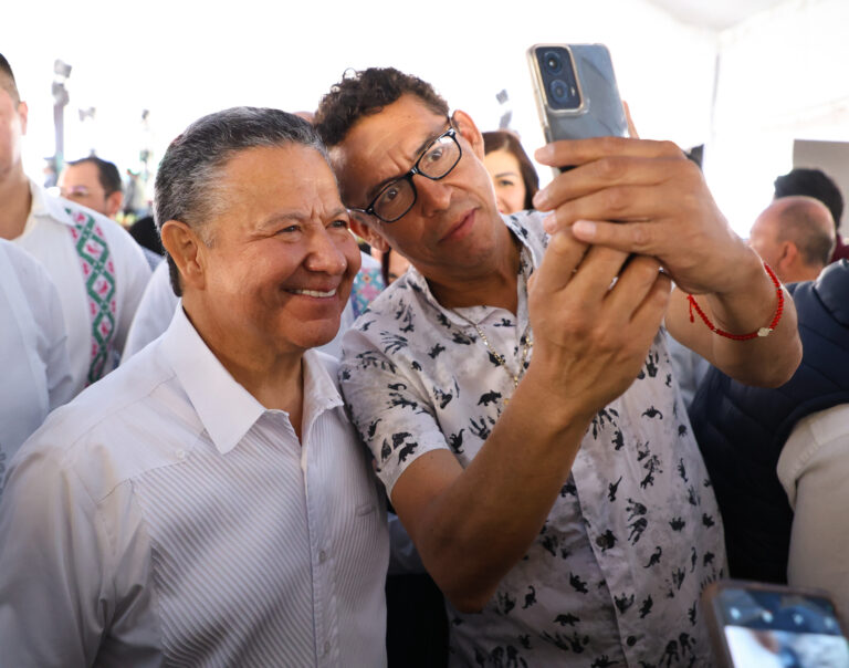 140525 Gobernador Día del Maestro -05