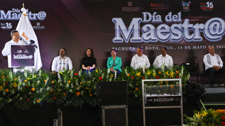 140525 Gobernador Día del Maestro -16