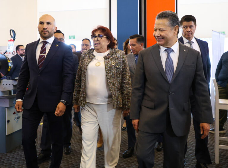 280525 Gobernador Expo Industrial Momentum-37