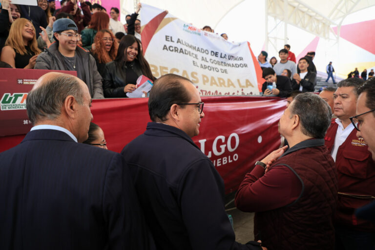 300625 Gobernador_Entrega de becas de la transformación-24