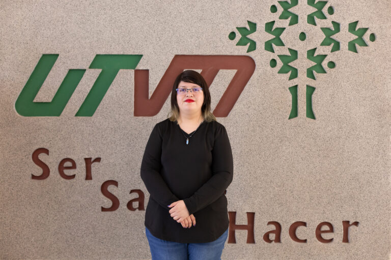 María Fernanda López Hernández_Carrera en lengua de señas UTVM-28